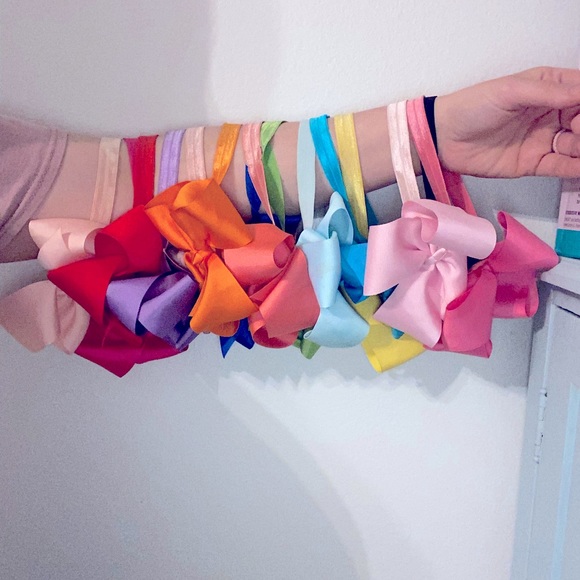 Hair Bows - Picture 1 of 2